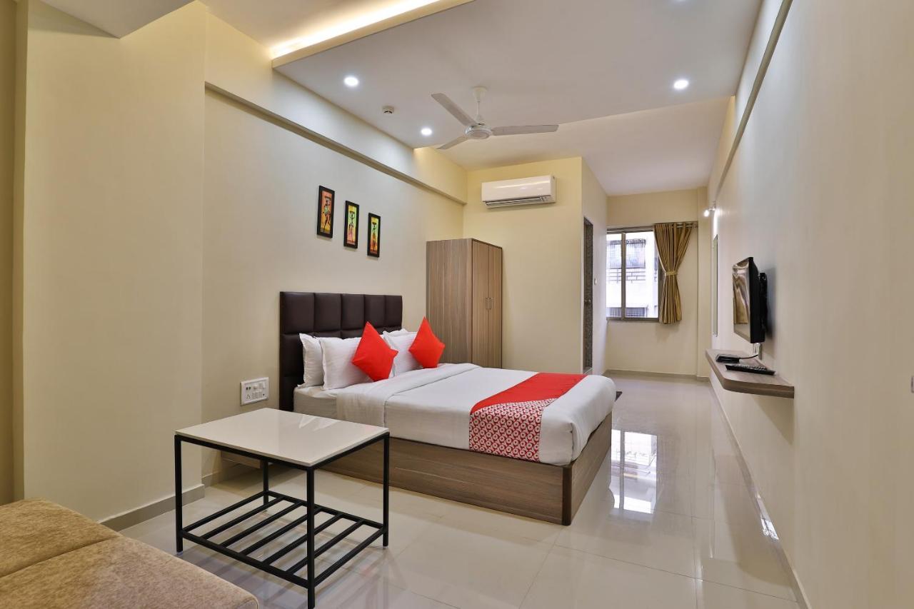Oyo 28429 Hotel Citadel Surat Exterior foto
