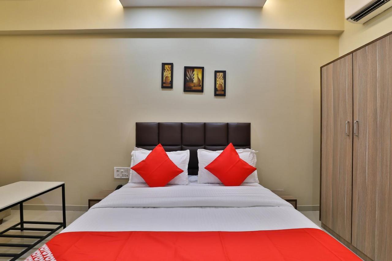 Oyo 28429 Hotel Citadel Surat Exterior foto